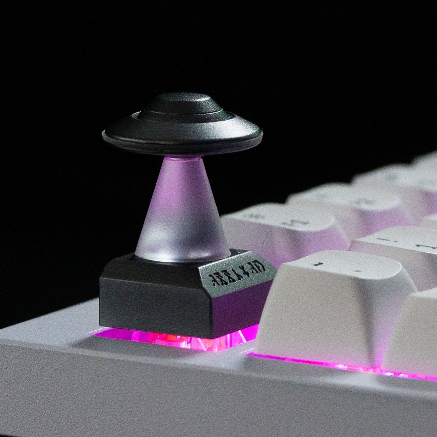 Keycap artesanal de liga de alumínio UFO